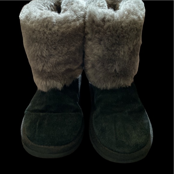 EUC Uggs Kids Size 2 Grey and Black - Picture 2 of 7